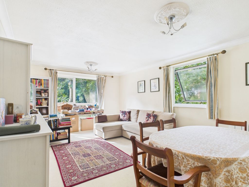 Property photo 3 of 13 Cam01740G0-Pr0447-Still004