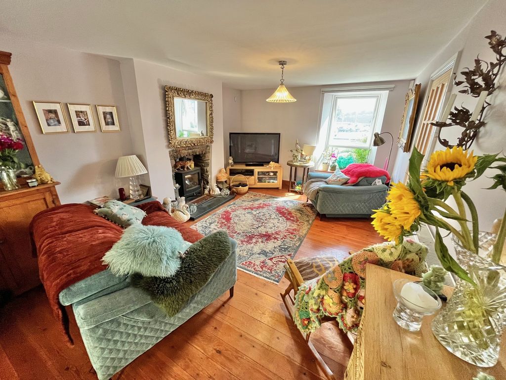Property photo 3 of 27