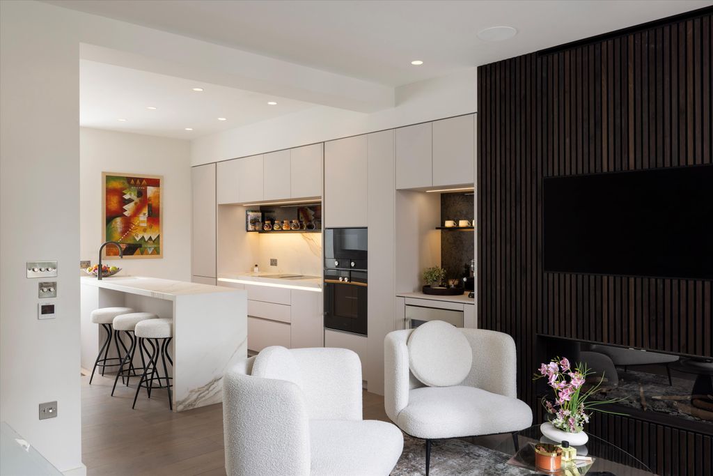 Property photo 1 of 18 Image