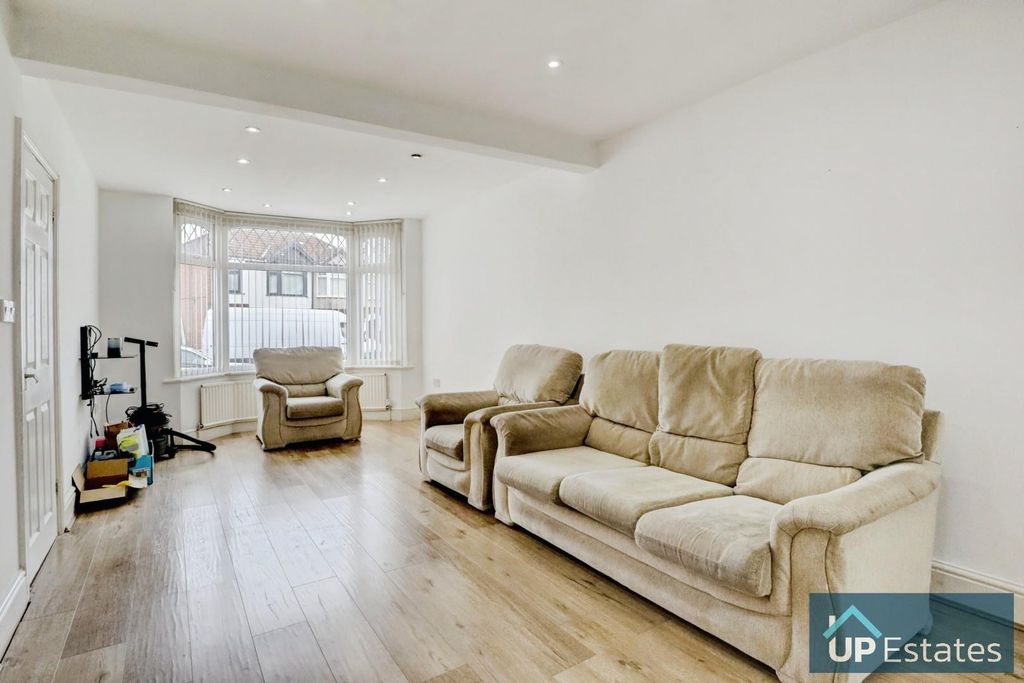 Property photo 3 of 14 Living Room