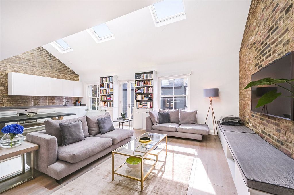 Property photo 1 of 11