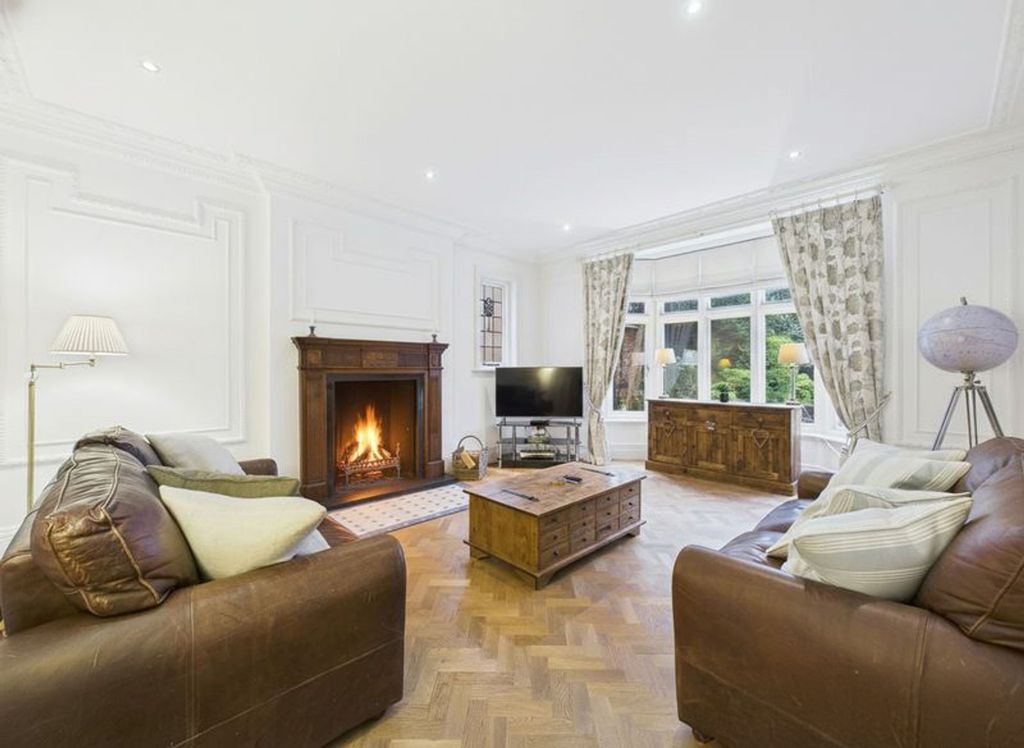 Property photo 3 of 36 Drawing Room