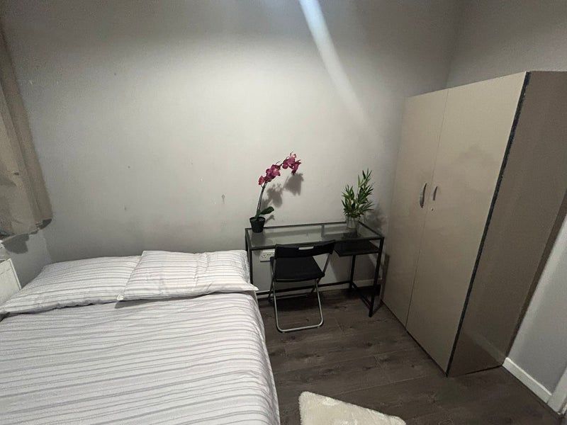 Property photo 2 of 12 Room 2- £750 Available 17/07/2026