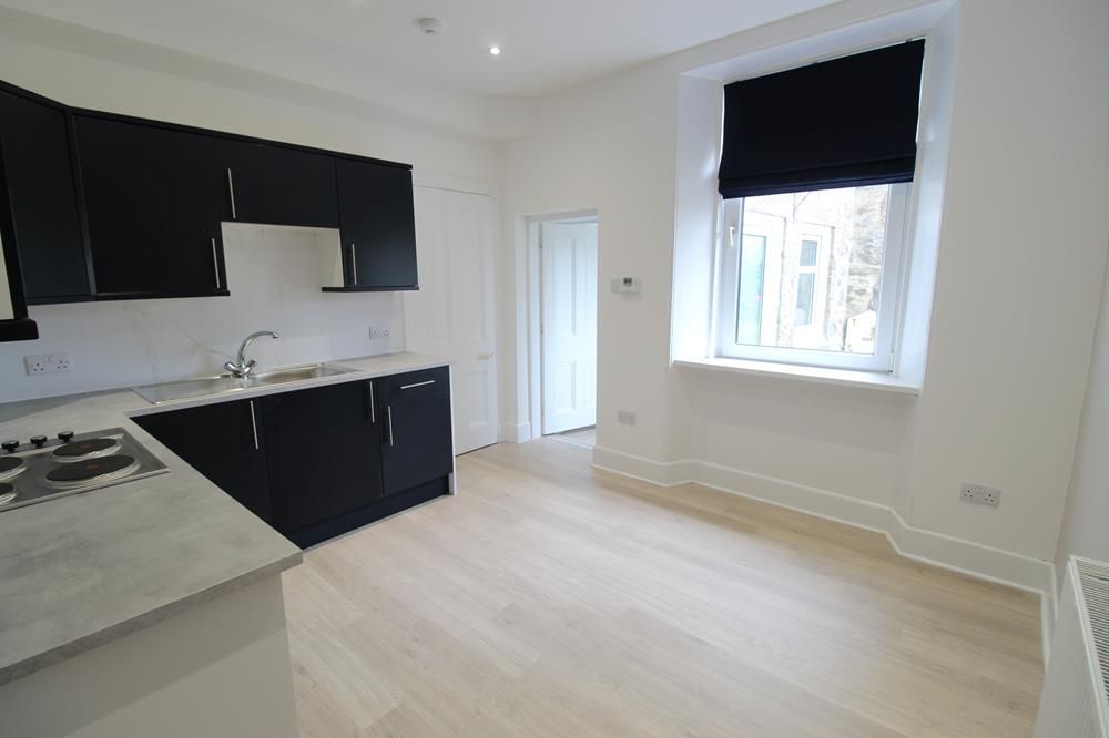Property photo 2 of 11 Dining Kitchen