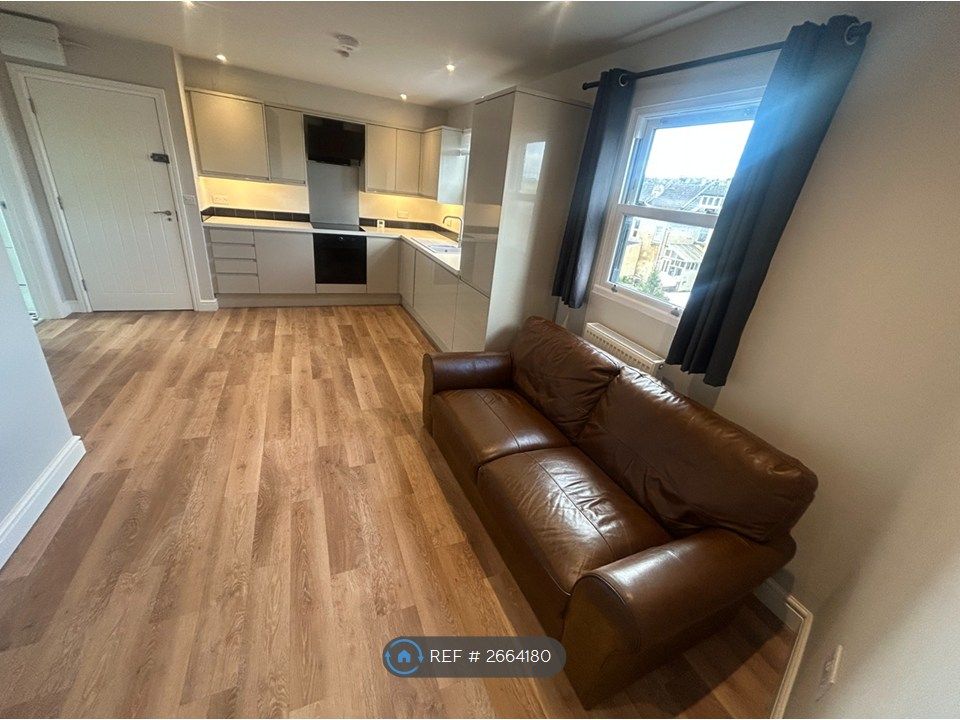 Property photo 3 of 12 Lounge