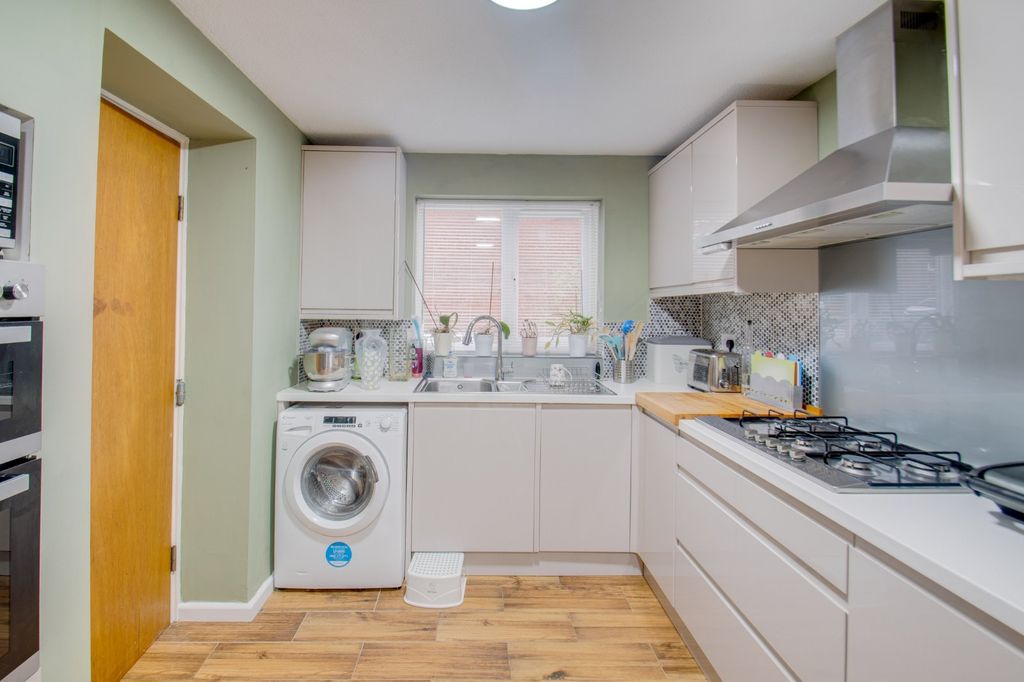 Property photo 2 of 22 Picture No. 18