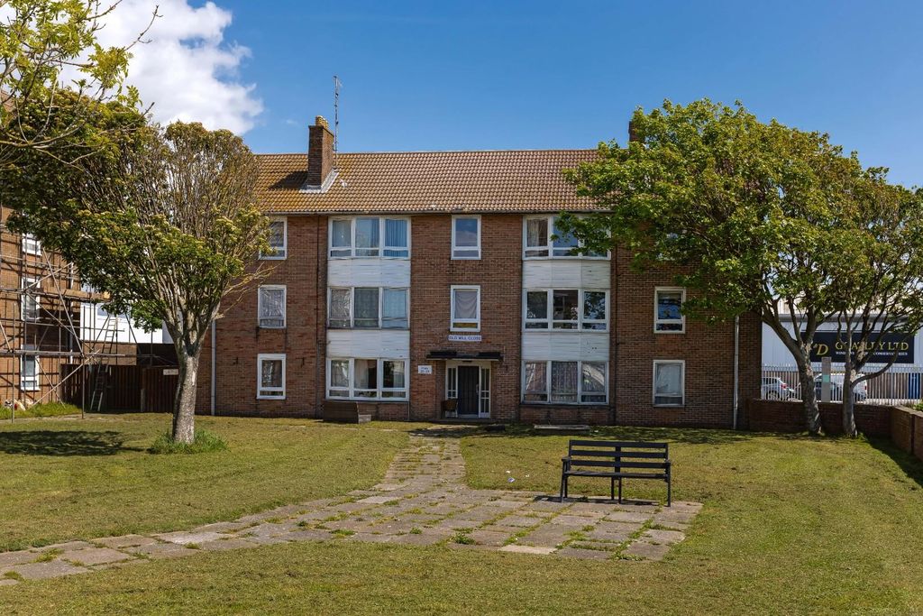 Property photo 1 of 13 Old Mill Close_13.Jpg