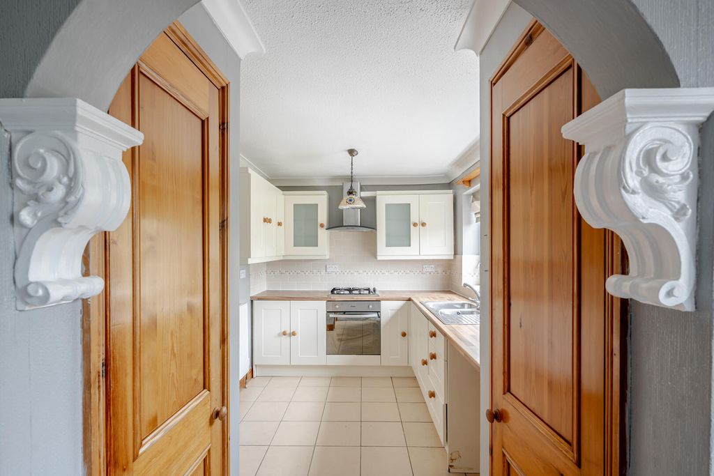 Property photo 3 of 17 Kitchen