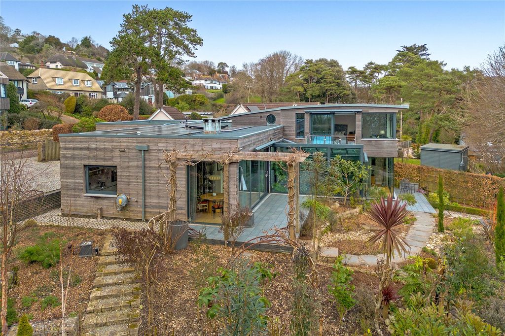 Property photo 2 of 22 1 Pine Walk