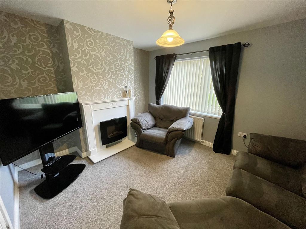 Property photo 2 of 9 Lounge