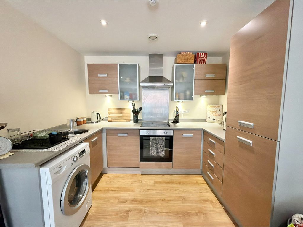 Property photo 3 of 10 Kitchen