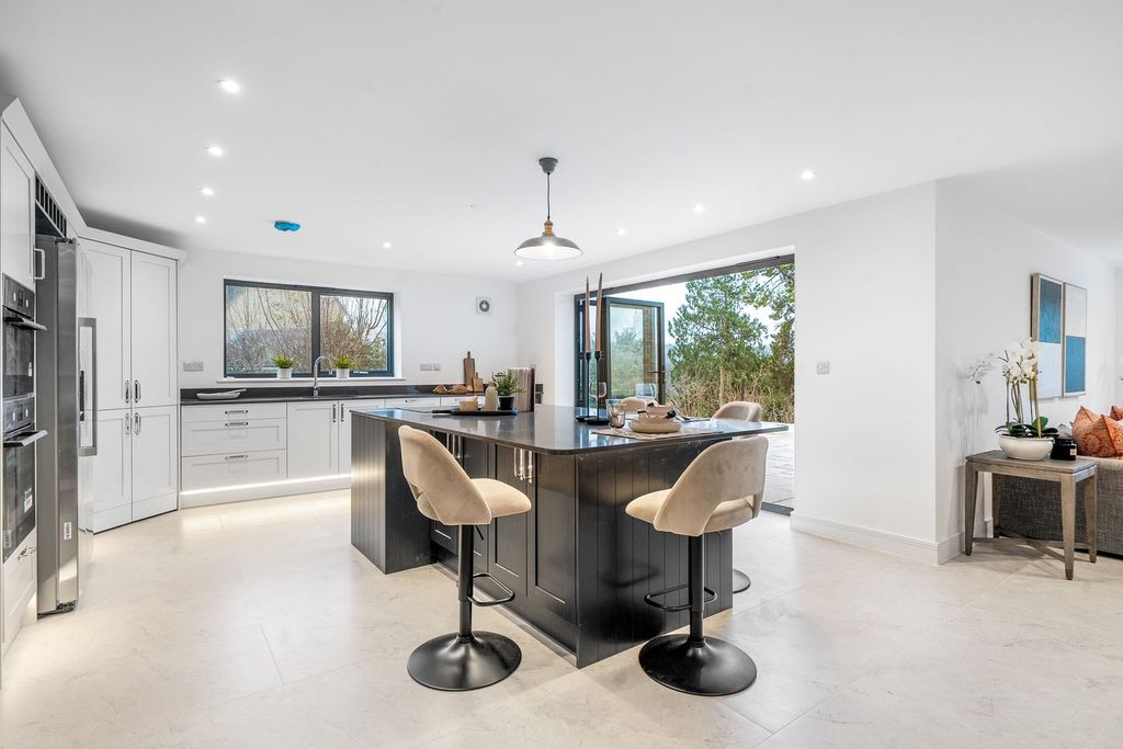 Property photo 3 of 27