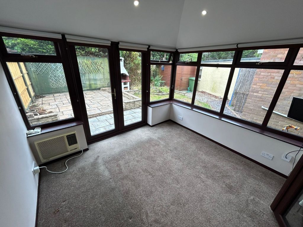 Property photo 3 of 22 Conservatory