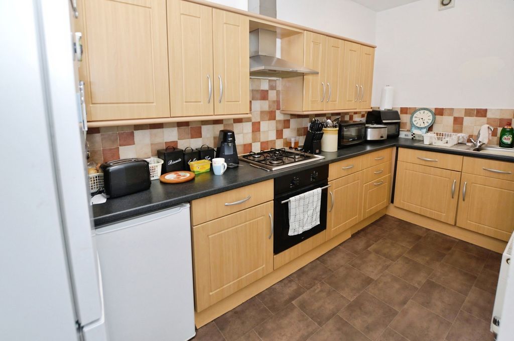 Property photo 3 of 9 Kitchen