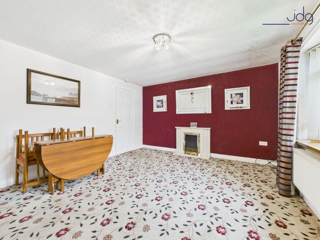 Property photo 3 of 10 Living Room