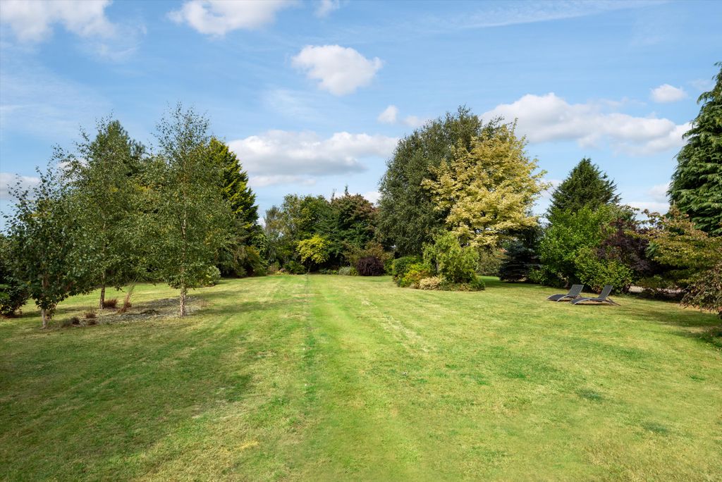 Property photo 3 of 32 Image