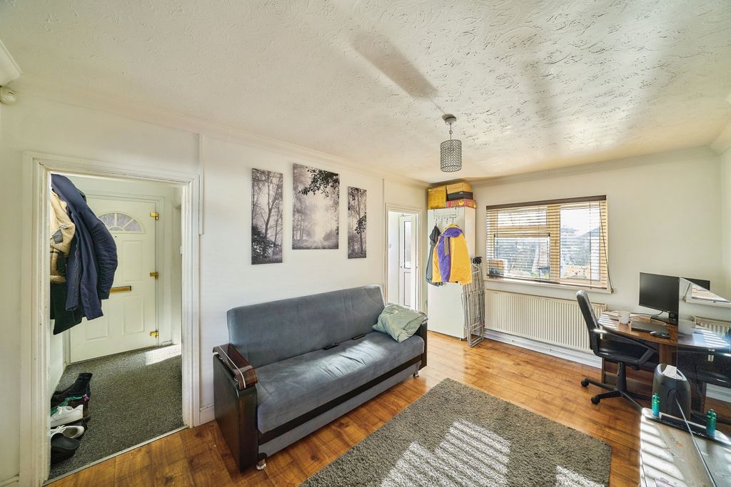 Property photo 3 of 20