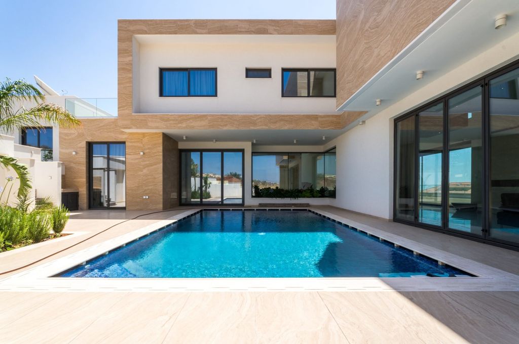 Property photo 1 of 30