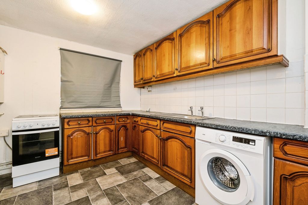 Property photo 3 of 16 Pbox-Img.Jpg