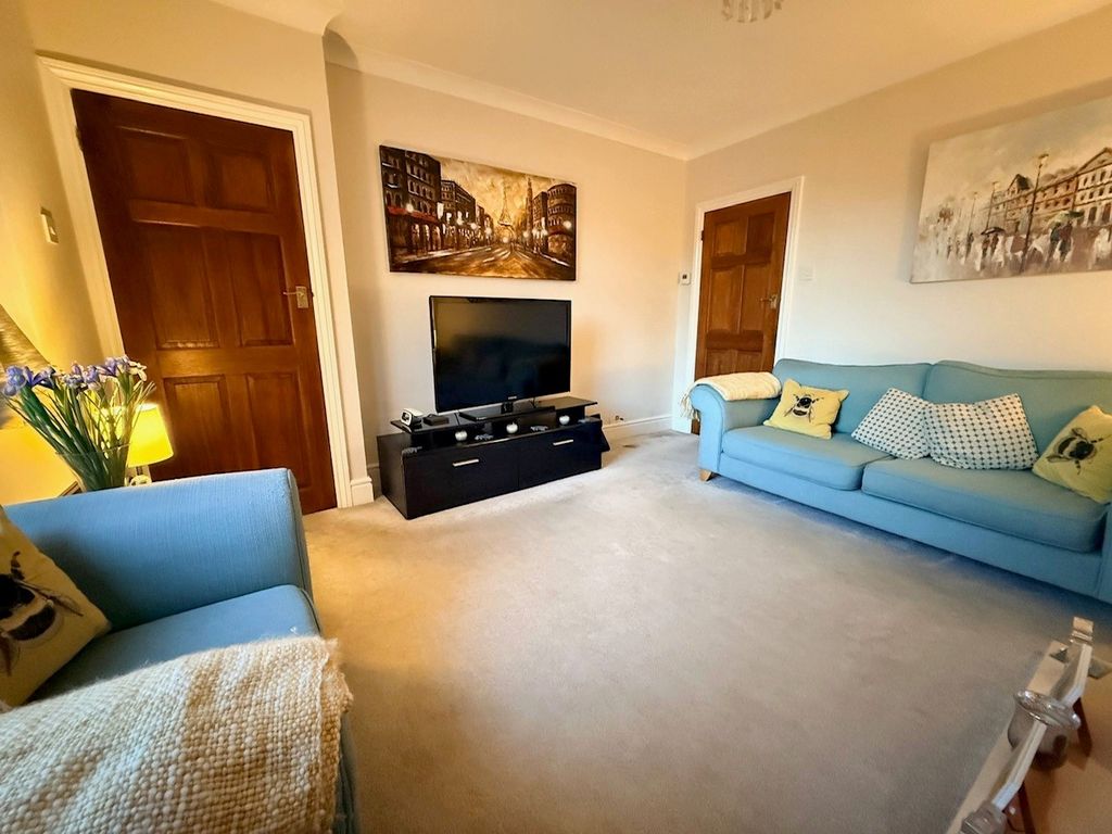 Property photo 2 of 8