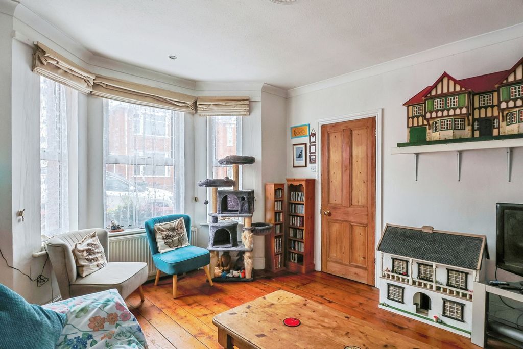 Property photo 2 of 17 Photo