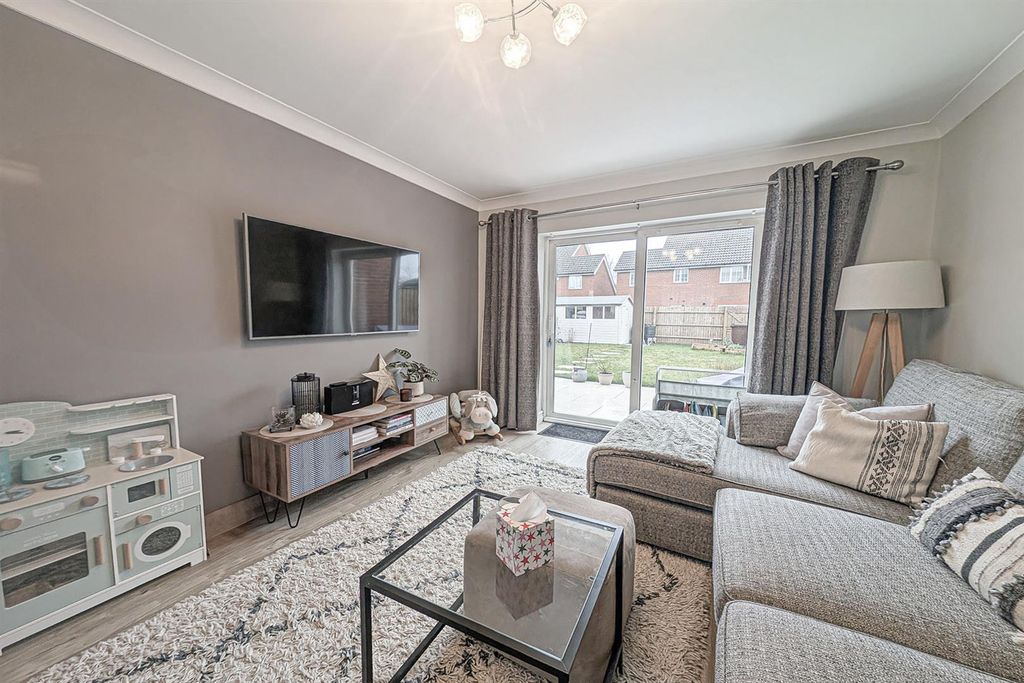 Property photo 3 of 14 Pxl_20260205_102727190.Raw-01. Lvg.Jpg