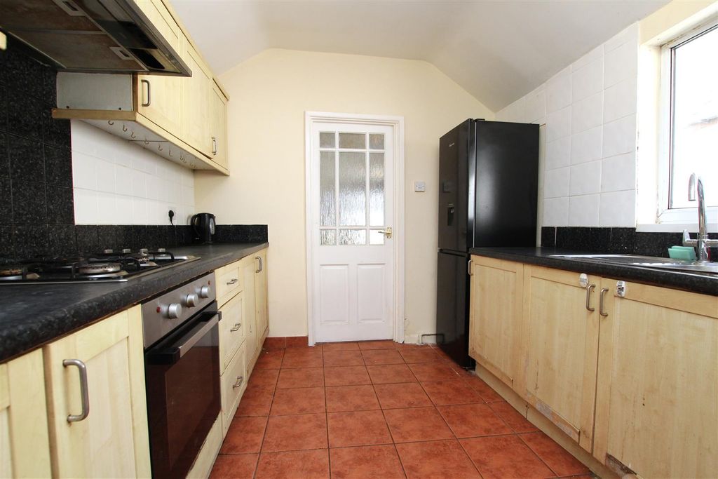 Property photo 3 of 15 Kitchen