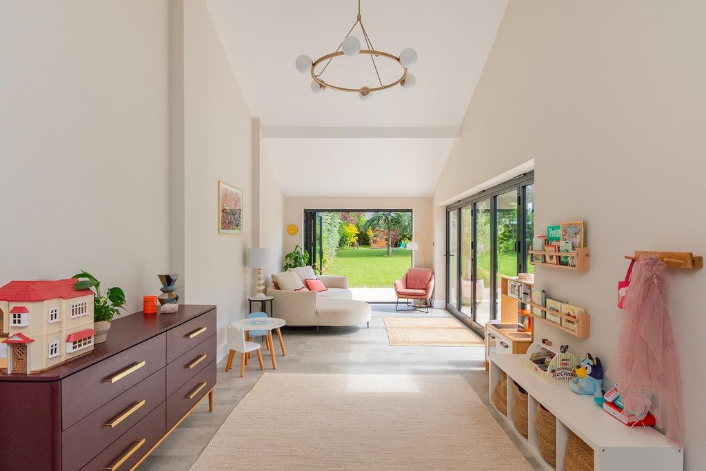 Property photo 3 of 29 1T8Acn - Sitting Play Room D.Jpg