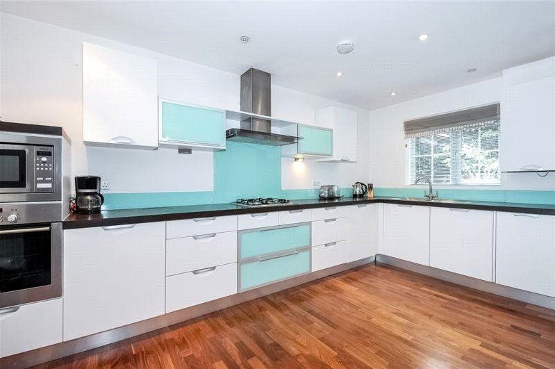 Property photo 3 of 7 Kitchen