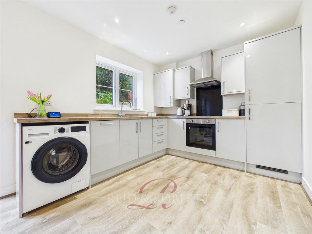 Property photo 2 of 24 Cam04884G0-Pr0119-Still014.Jpg