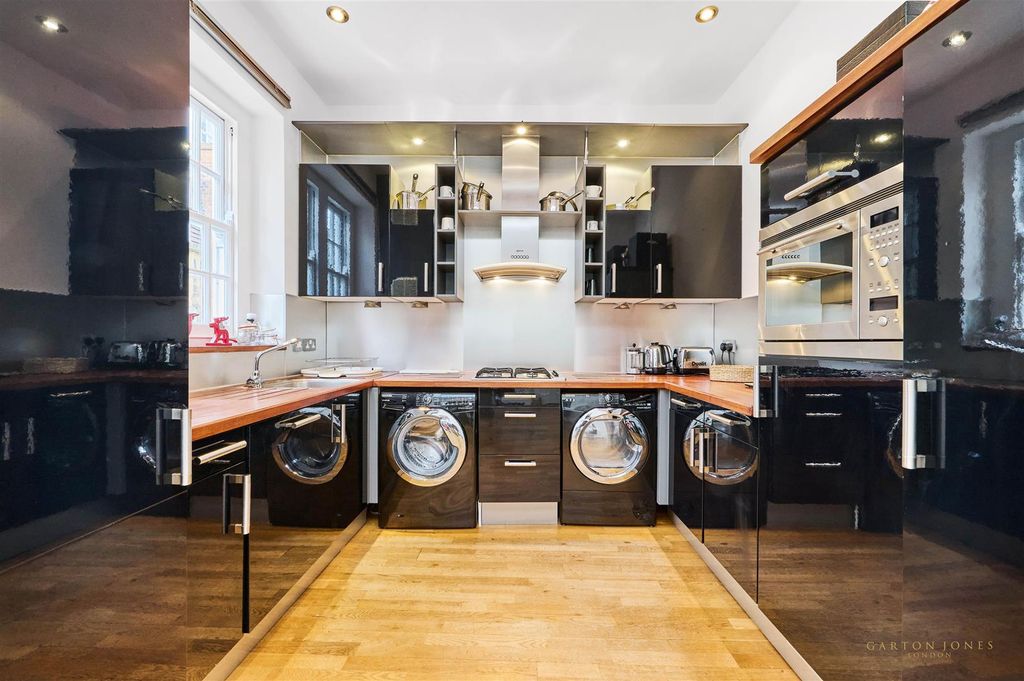 Property photo 3 of 11 Kitchen.Jpg