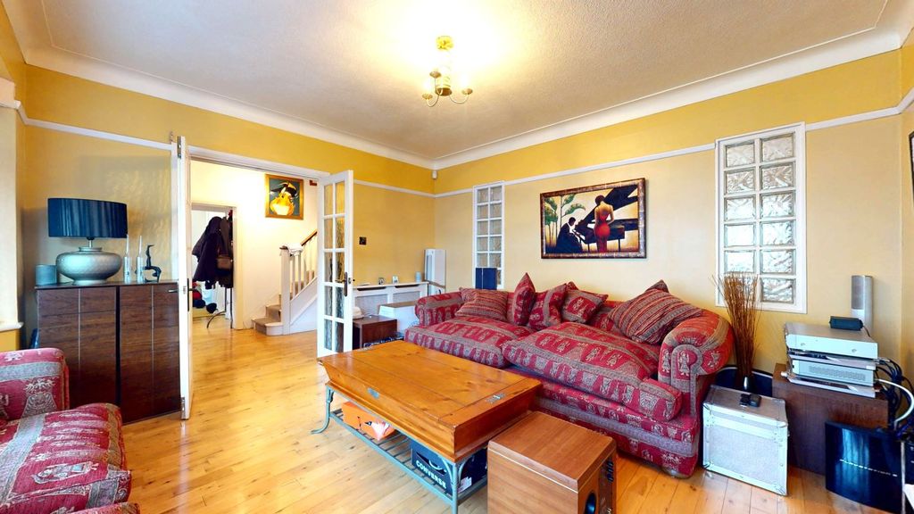 Property photo 2 of 18