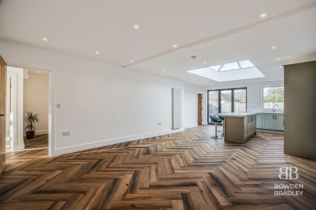 Property photo 3 of 24