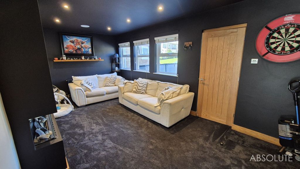 Property photo 2 of 25