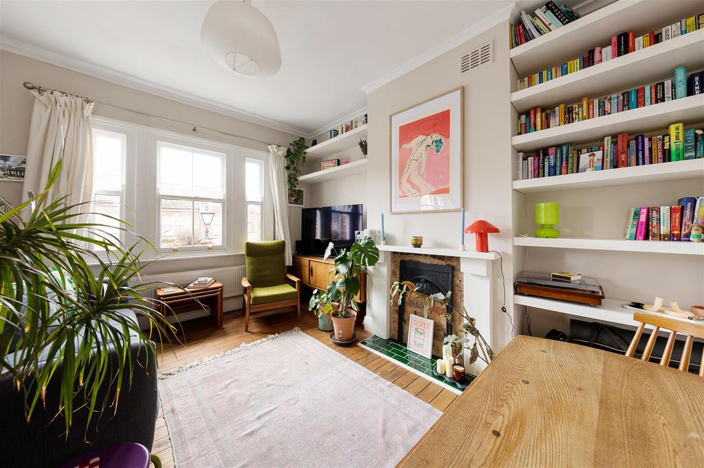 Property photo 2 of 24 Leucha Road, E17