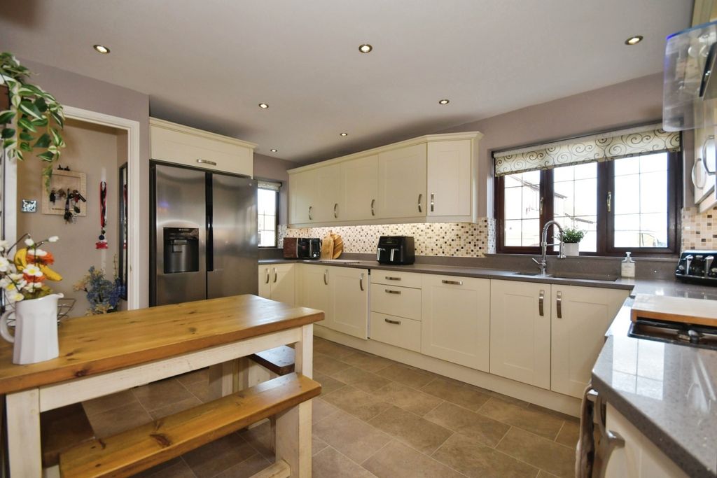 Property photo 2 of 21 Pbox-Img.Jpg