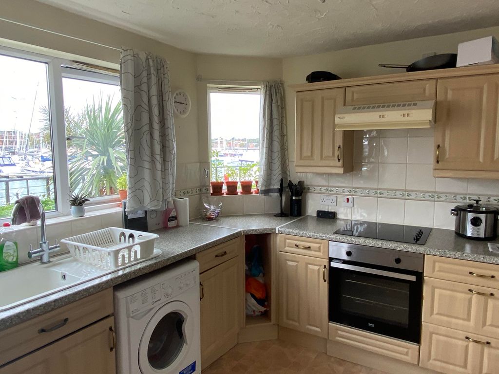 Property photo 2 of 9 Kitchen