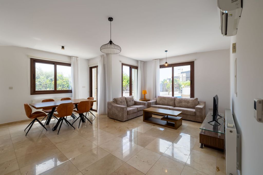 Property photo 2 of 30