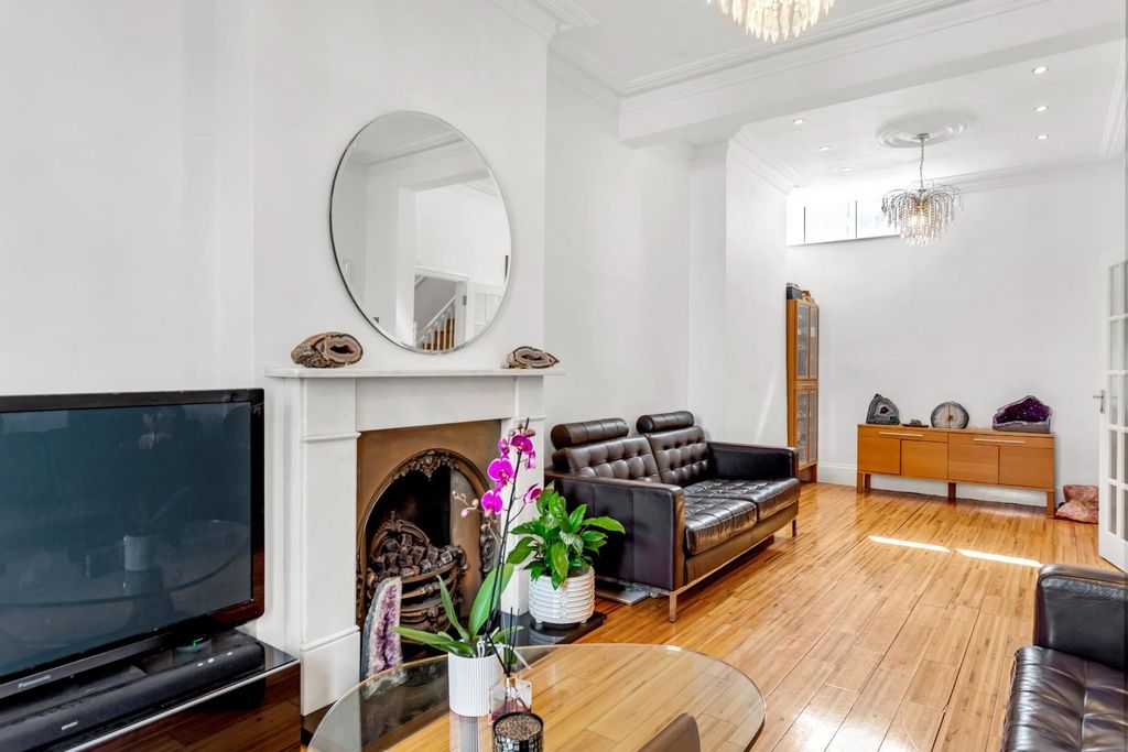 Property photo 3 of 19 Reception