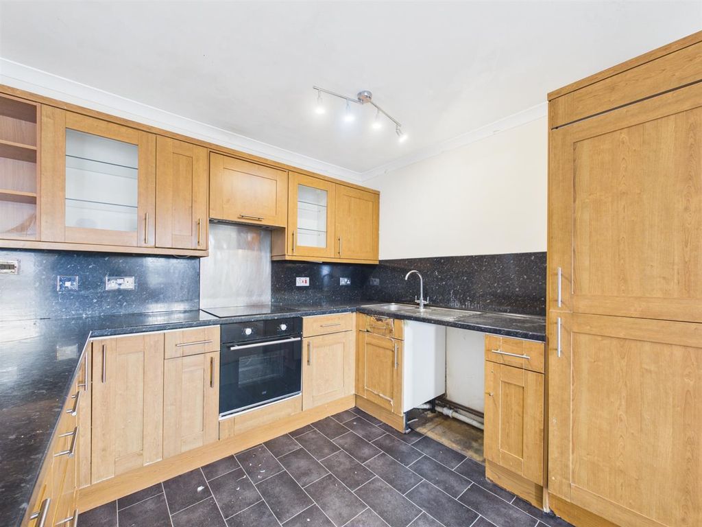 Property photo 3 of 9 Kitchen.Jpg