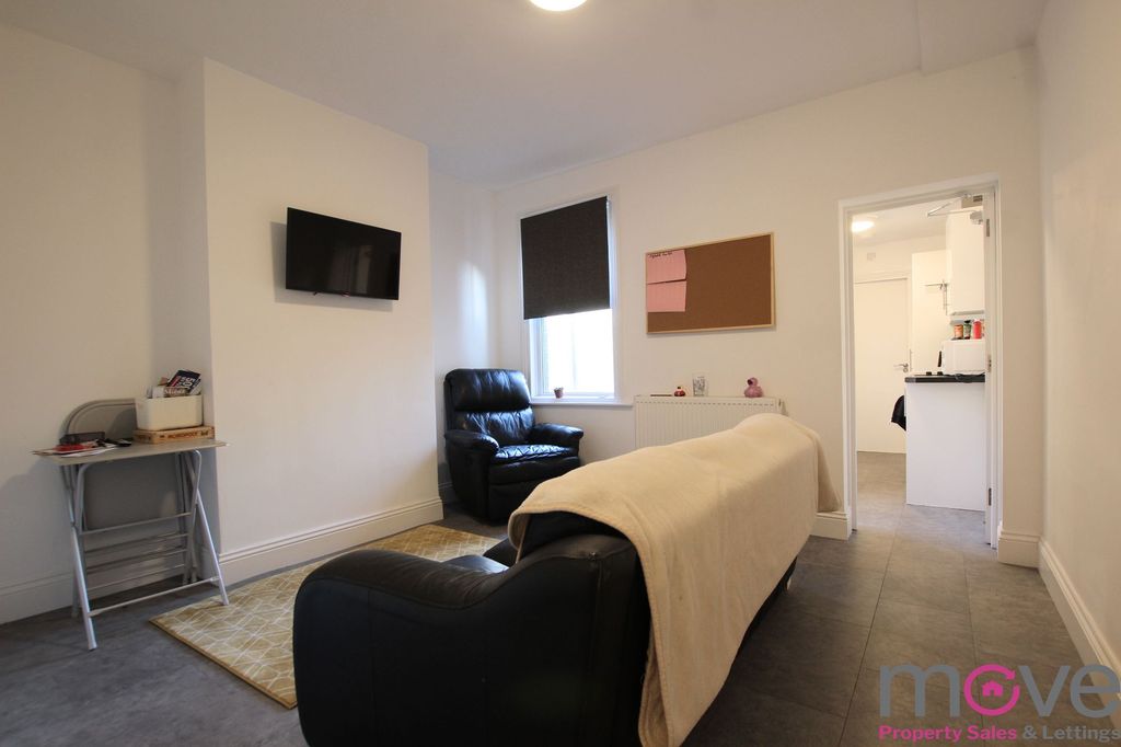 Property photo 3 of 8 Photo 3