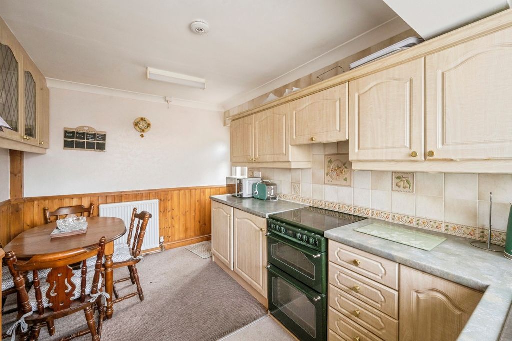 Property photo 3 of 14 Kitchen