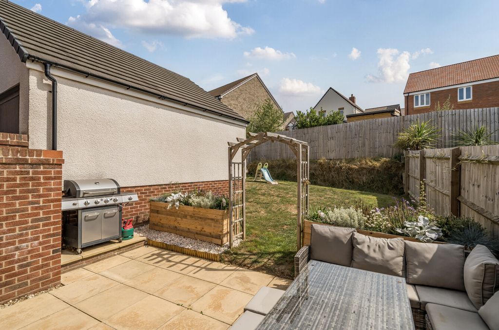 Property photo 2 of 25 Rear Garden
