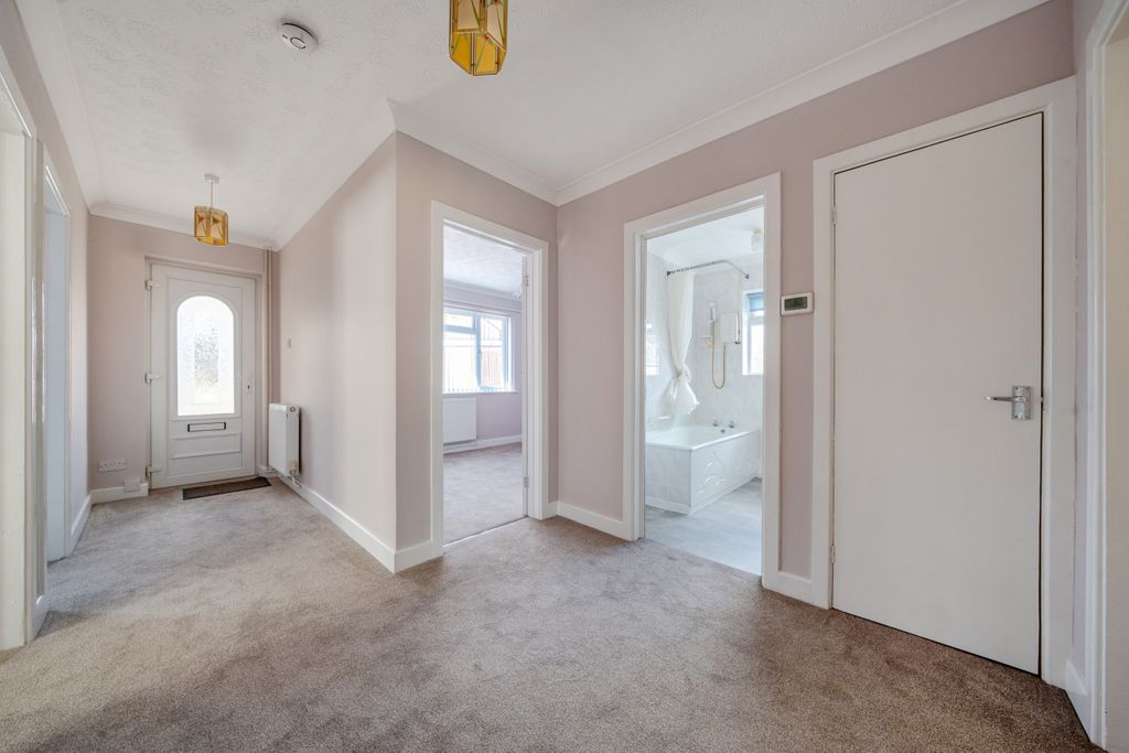 Property photo 2 of 17 1353207-13-68c0026382418