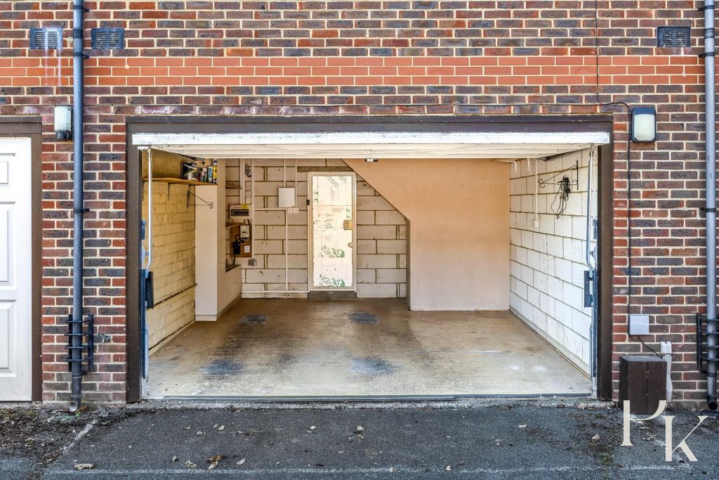 Property photo 3 of 25