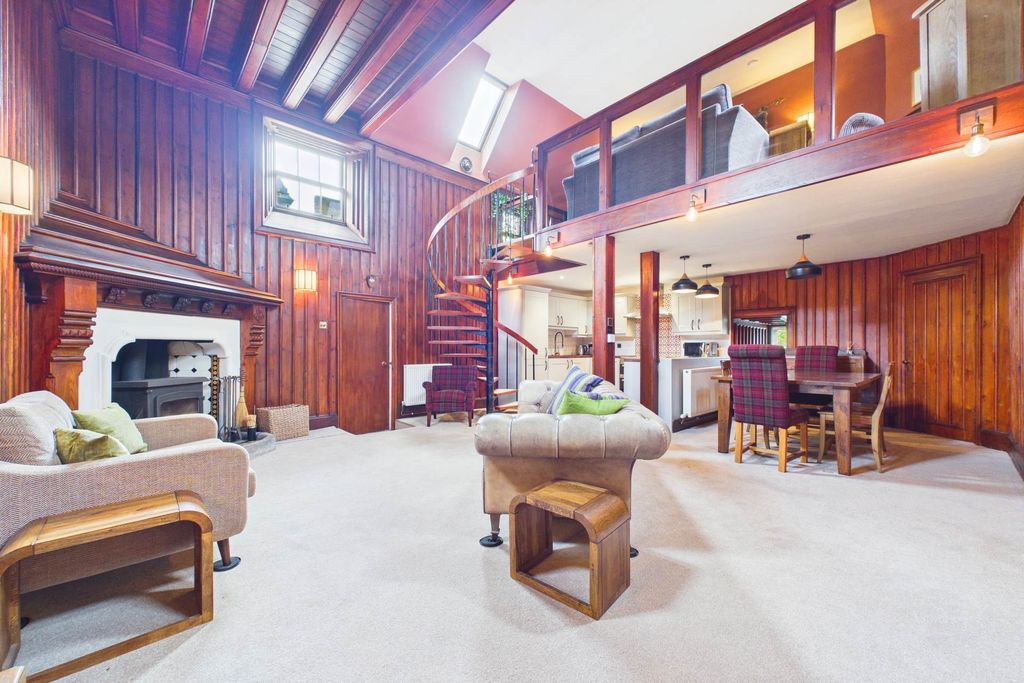 Property photo 2 of 42