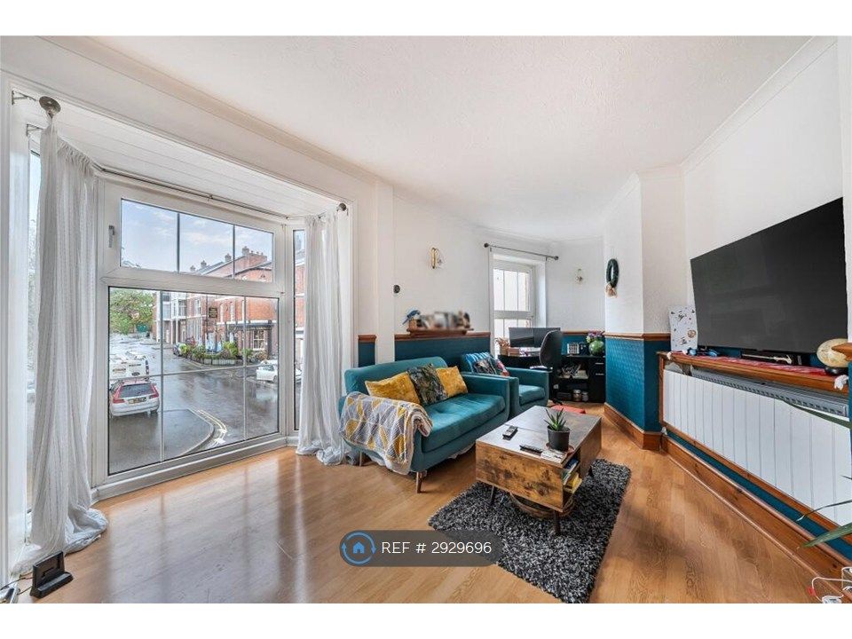 Property photo 1 of 10 Lounge