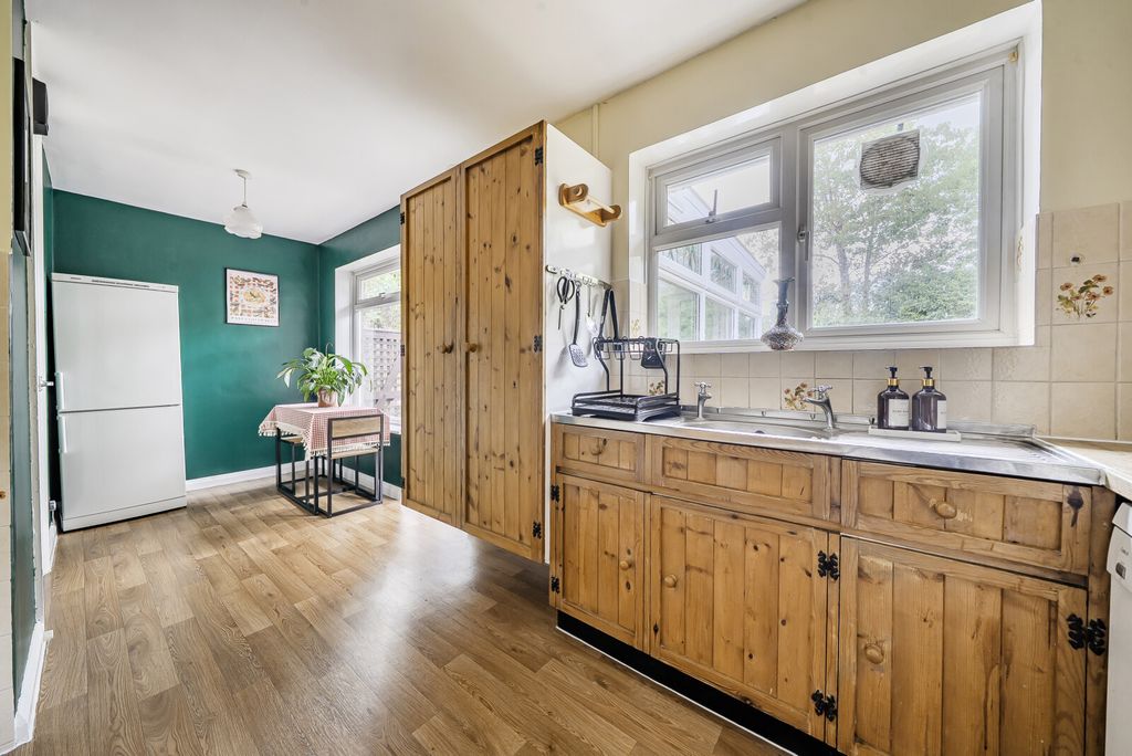 Property photo 3 of 13 1349944-9-68B9Bcb...