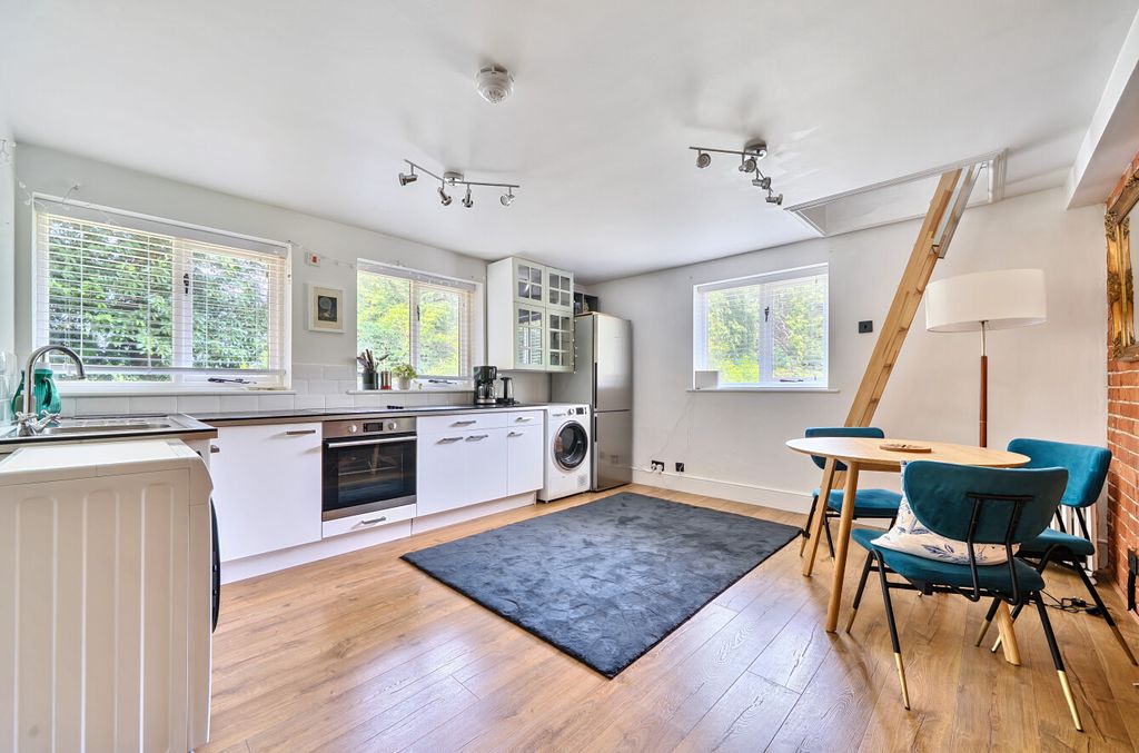 Property photo 3 of 11 1306748-9-6842c4c...