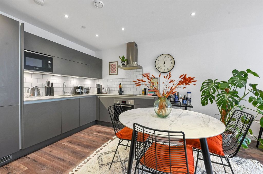 Property photo 2 of 20 Dining Area